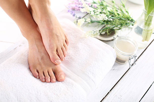 embellir-pieds-huiles