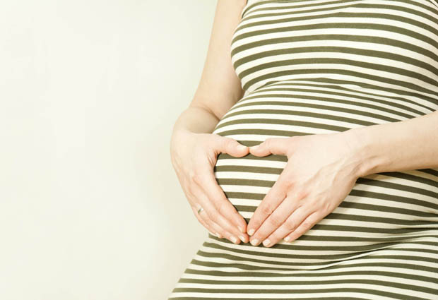 grossesse-maternite-huile-vegetale-essentielle